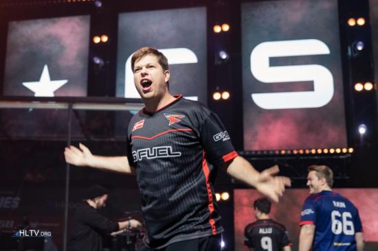 JDG俱乐部：恭喜辅助选手Missing解锁LPL生涯4500次助攻成就！